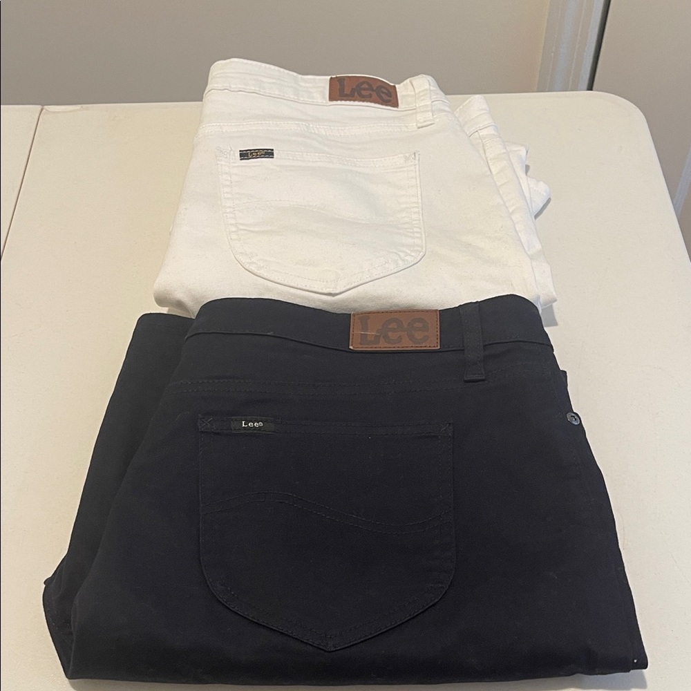 Bundle of 2 Size 16 Lee Women’s Shorts One Black One White High waisted 8” leg
